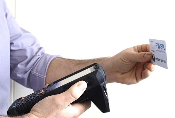 identyfikacja i autoryzacja pracownika za pomocą karty zbliżeniowej RFID